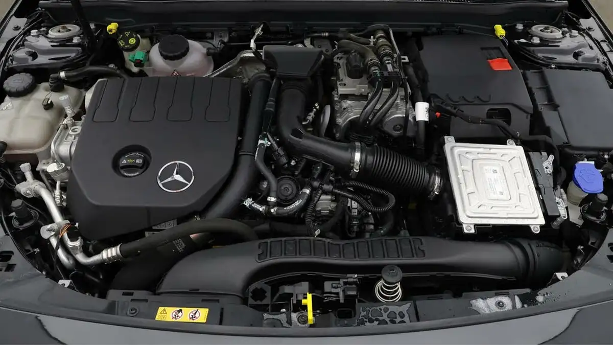 2021-mercedes-benz-a-class-13-a250e-amg-line-hatchback-5d-big-18