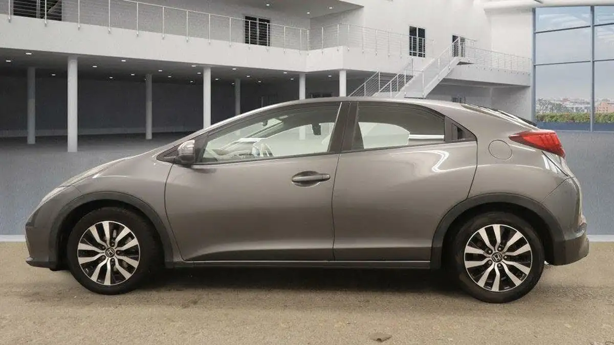 2014-honda-civic-16td-s-hatchback-big-3