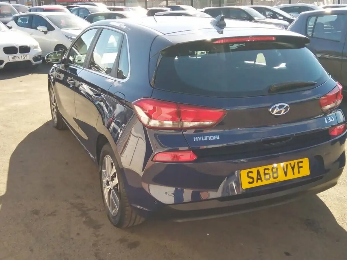 2018-hyundai-i30-10-t-gdi-se-hatchback-big-4