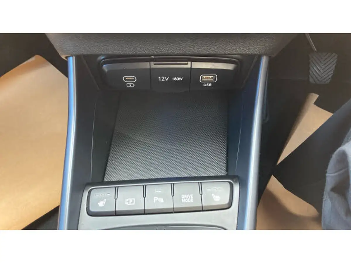 2024-hyundai-i20-10-t-gdi-premium-big-27