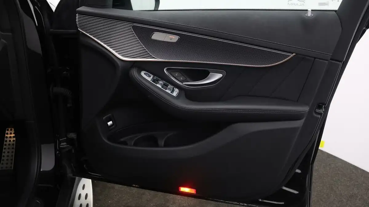 2022-mercedes-benz-eqc-e-eqc-400-amg-line-big-14