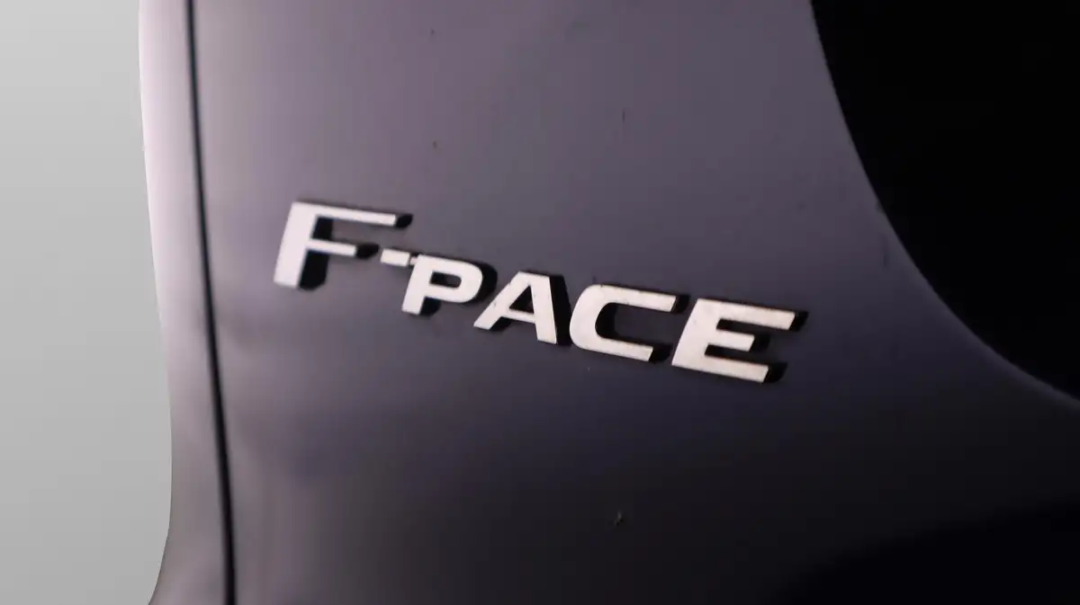 2021-jaguar-f-pace-20-p250-hse-big-21