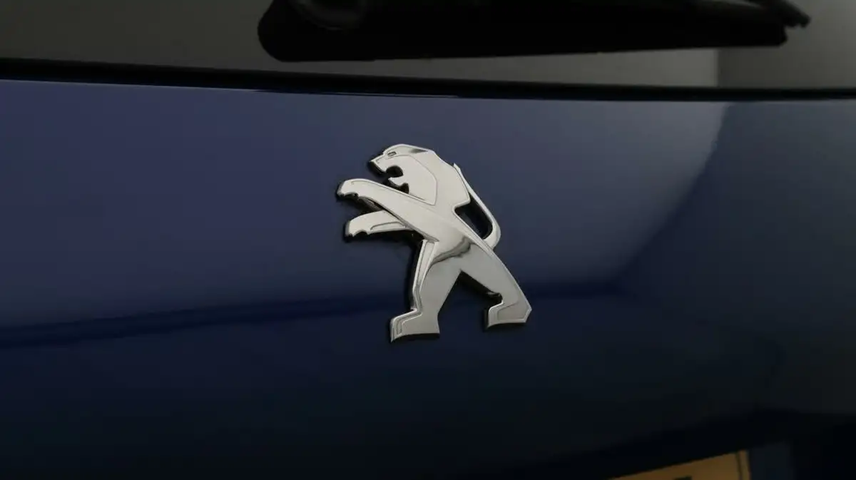2018-peugeot-308-15-bluehdi-allure-15-bluehdi-big-21