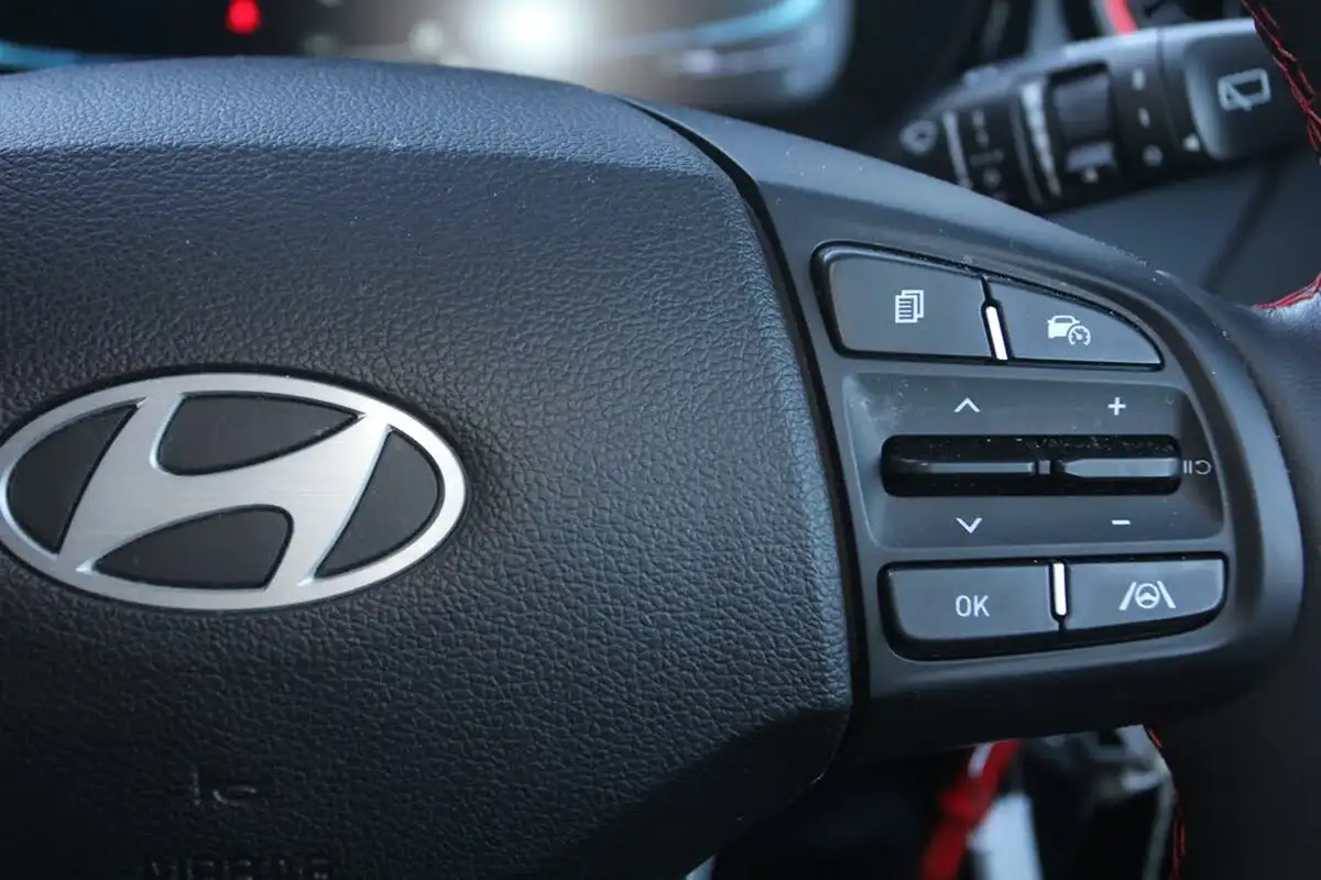 2024-hyundai-i10-10-t-gdi-n-line-90ps-two-tone-roof-big-22