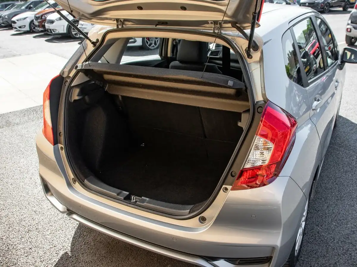 2018-honda-jazz-13-i-vtec-se-navi-cvt-big-33