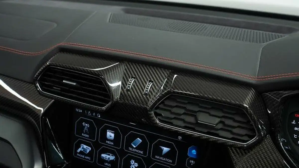 2021-lamborghini-urus-40-no-trim-big-36
