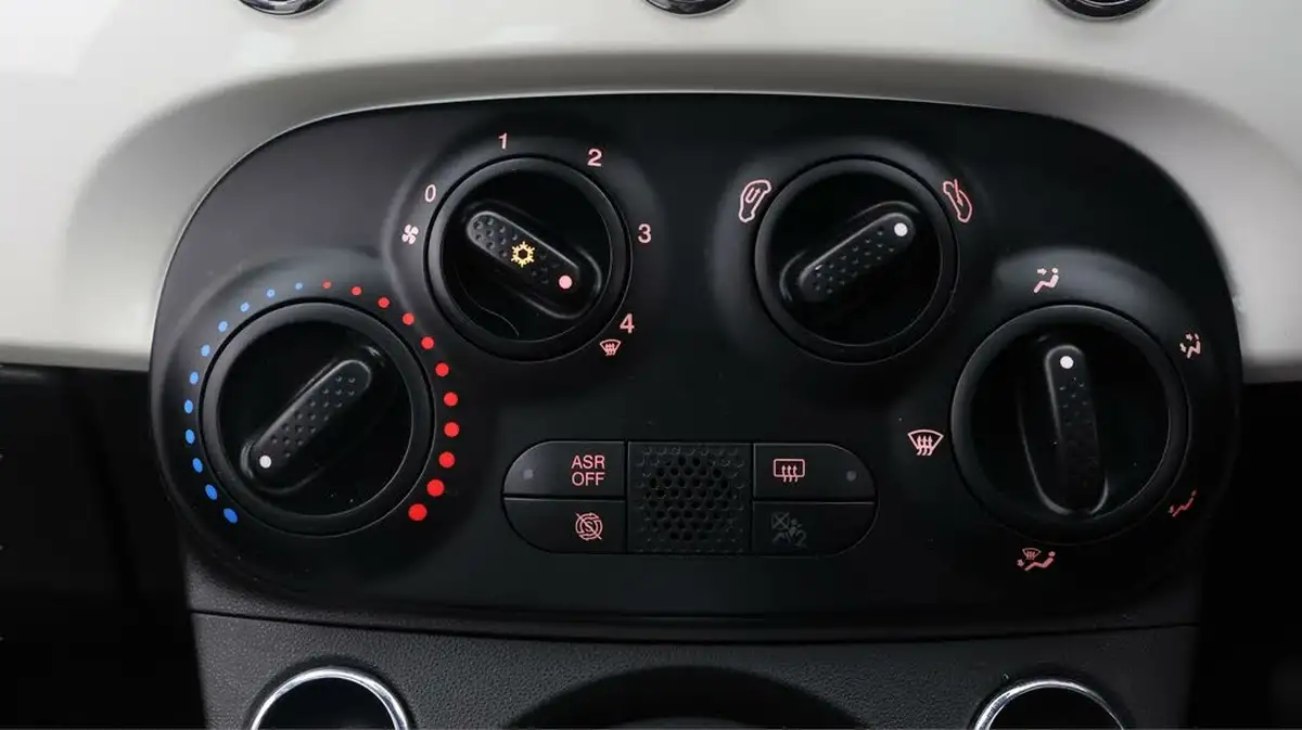 2021-fiat-500-10-dolcevita-big-11