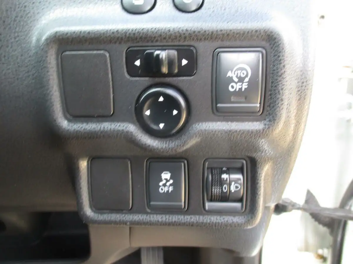 2014-nissan-note-12-acenta-80ps-style-pack-big-31