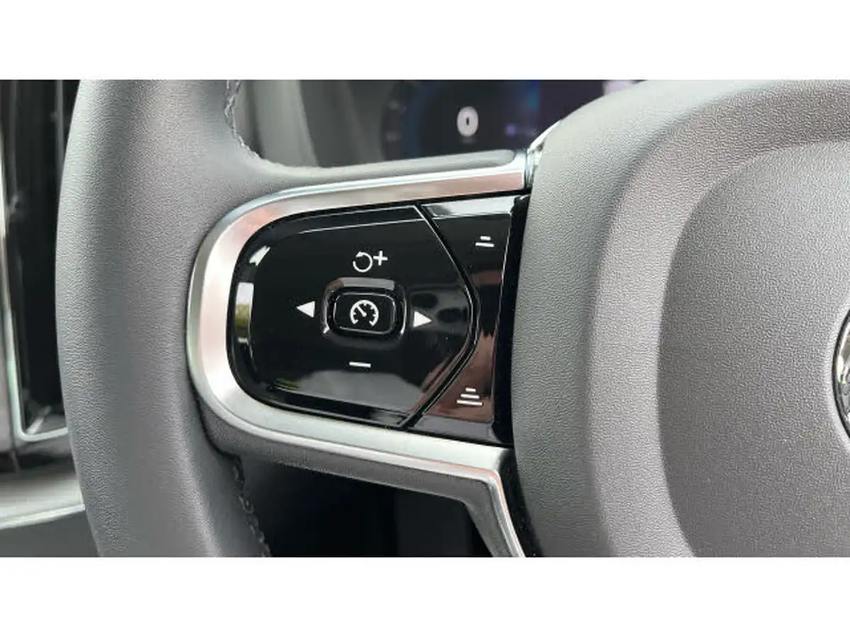 2024-volvo-xc60-20-b5-plus-big-17