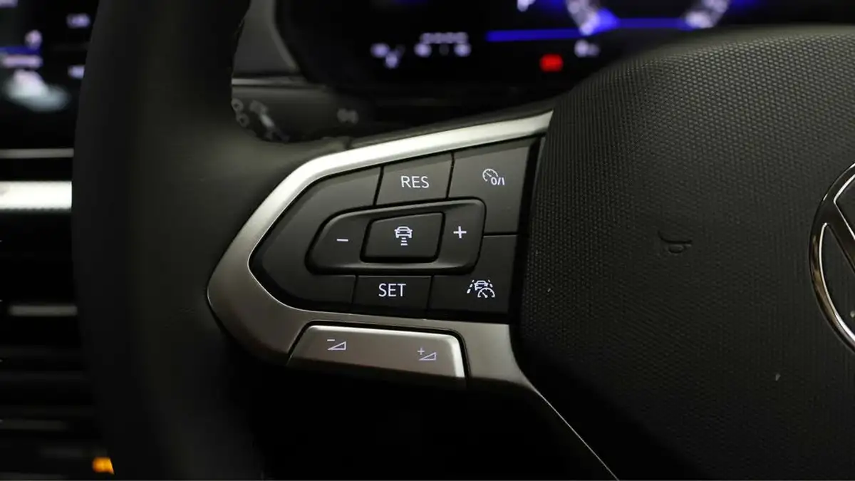 2024-volkswagen-t-cross-10-tsi-life-115ps-dsg-big-21