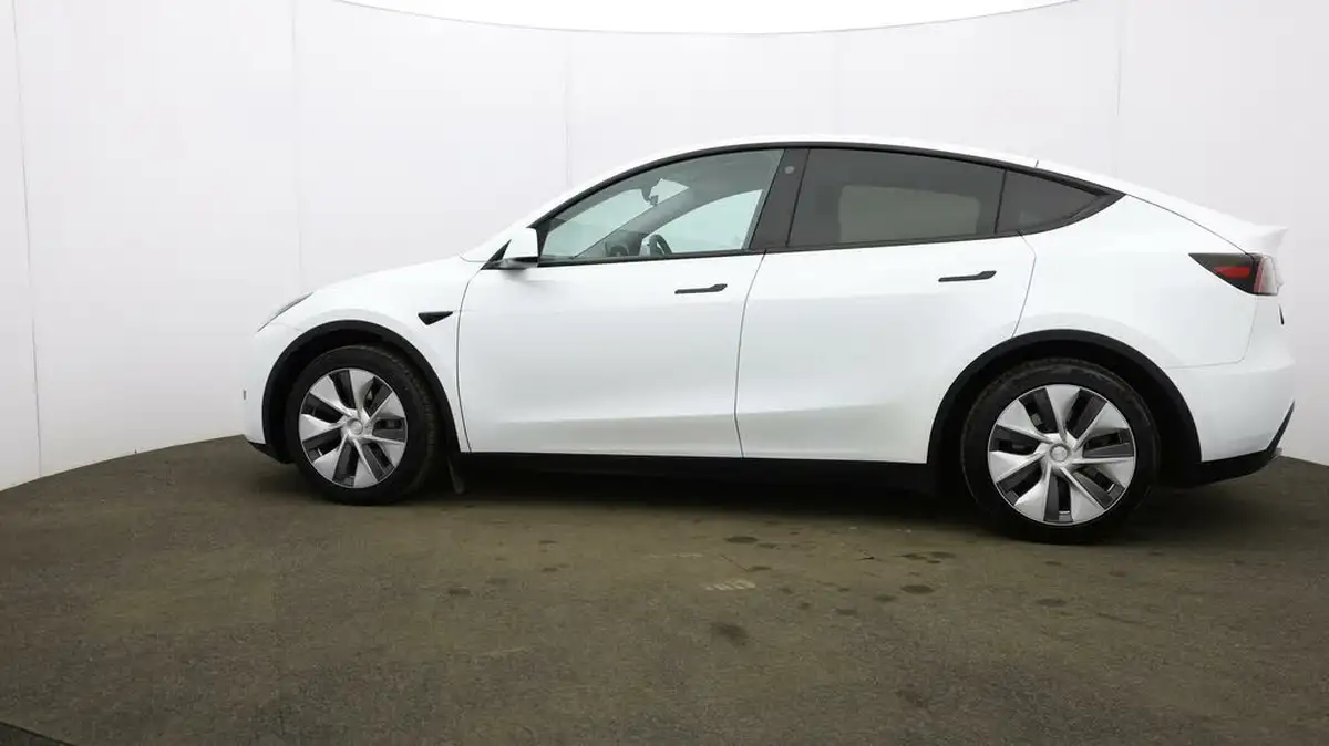 2023-tesla-model-y-e-rwd-big-65