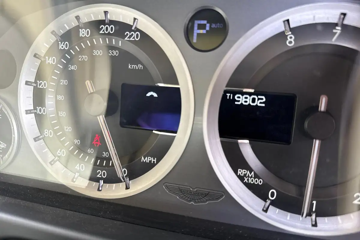 2015-aston-martin-db9-59-volante-big-5