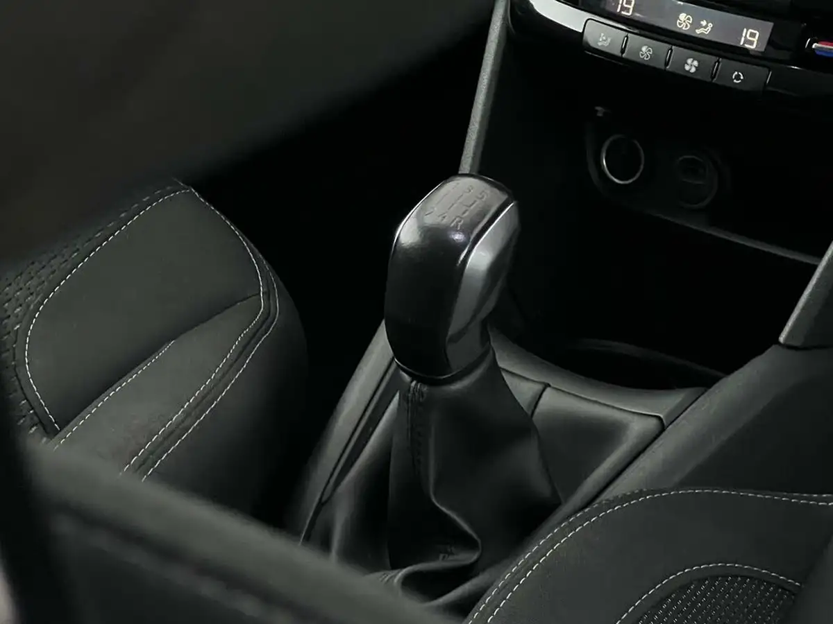 2019-peugeot-208-12-puretech-tech-edition-82bhp-big-31