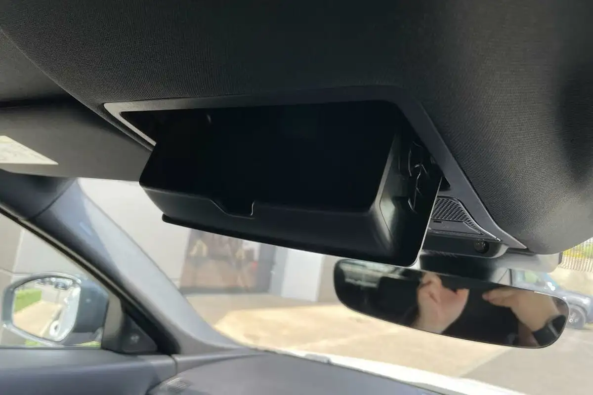 2019-jaguar-e-pace-20-i4d-chequered-flag-150ps-big-46