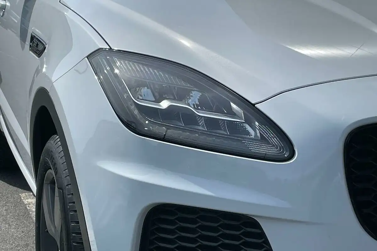 2019-jaguar-e-pace-20-i4d-chequered-flag-150ps-big-25