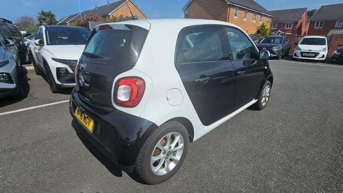 2016-smart-forfour-10-passion-70bhp-ss-twinamic-big-6