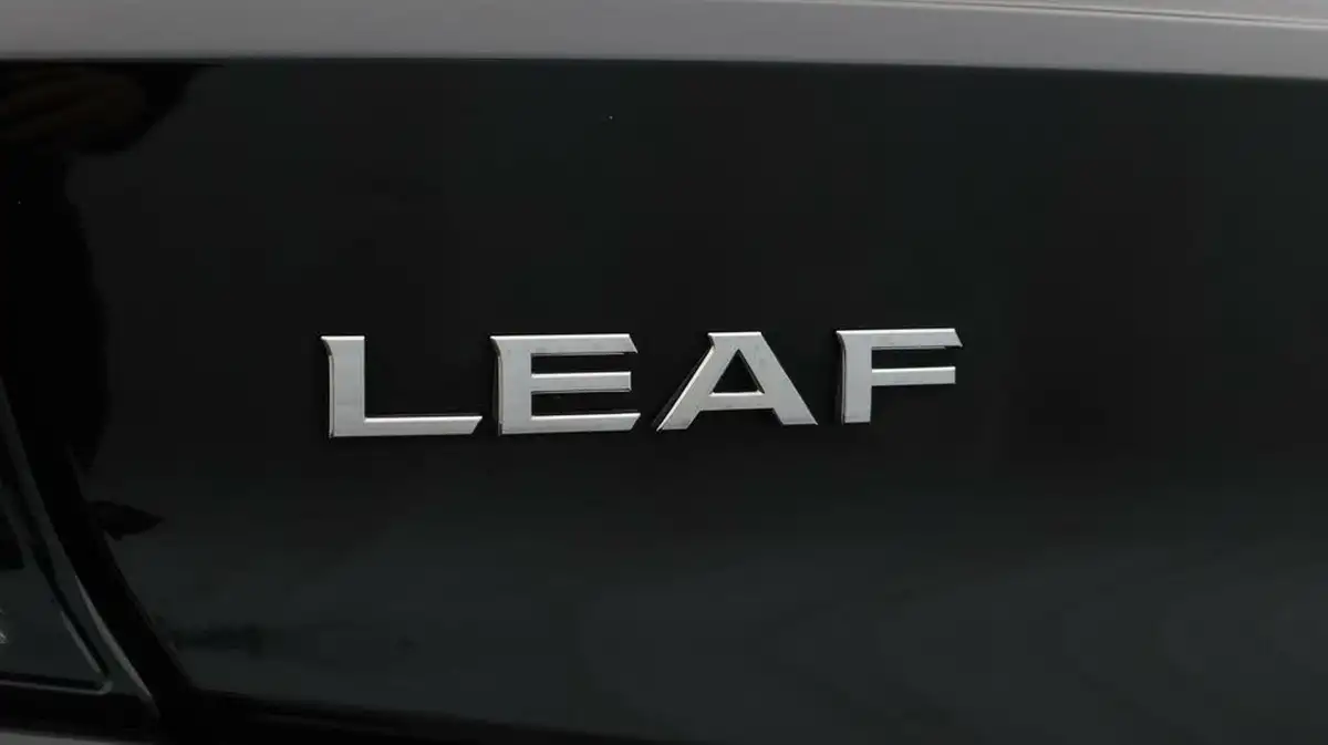 2021-nissan-leaf-e-tekna-big-20