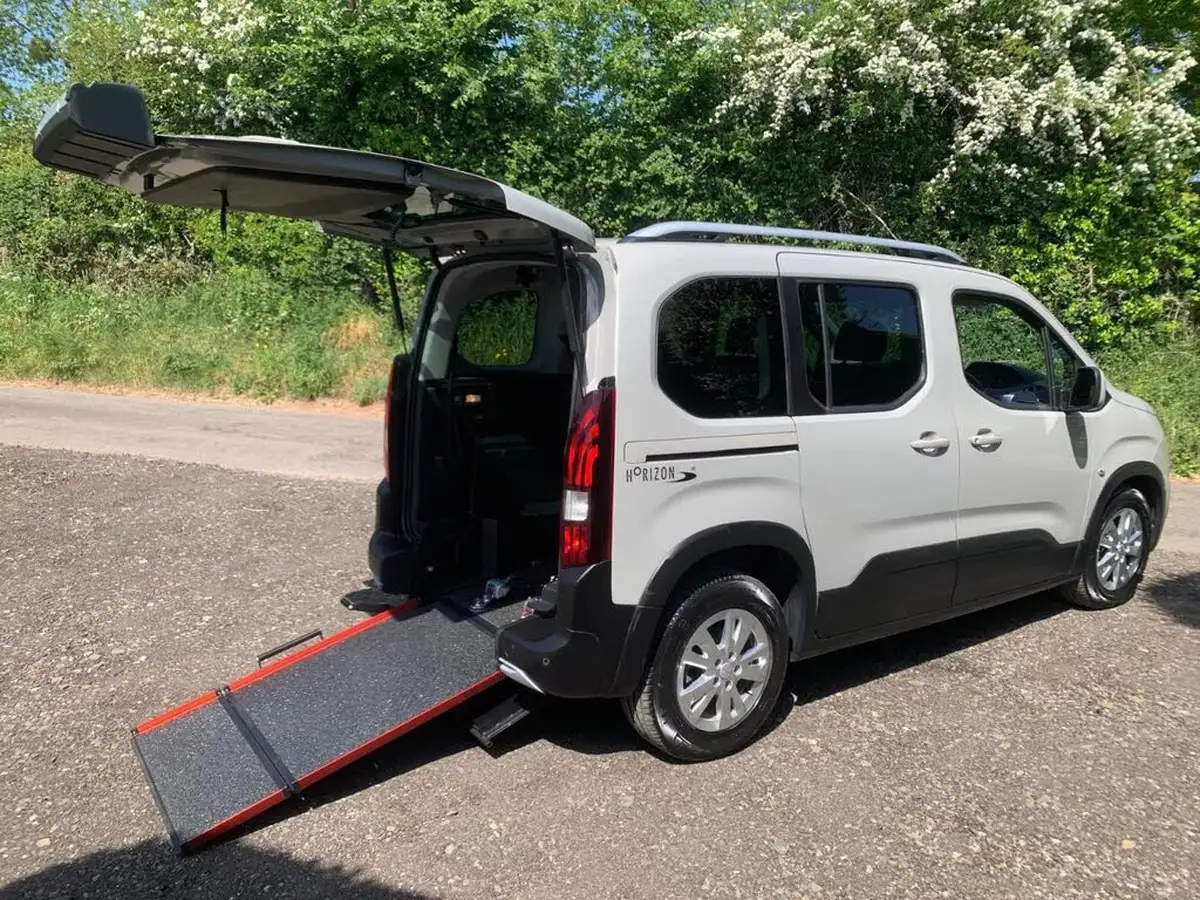 2019-peugeot-rifter-15-bluehdi-allure-100bhp-standard-big-0