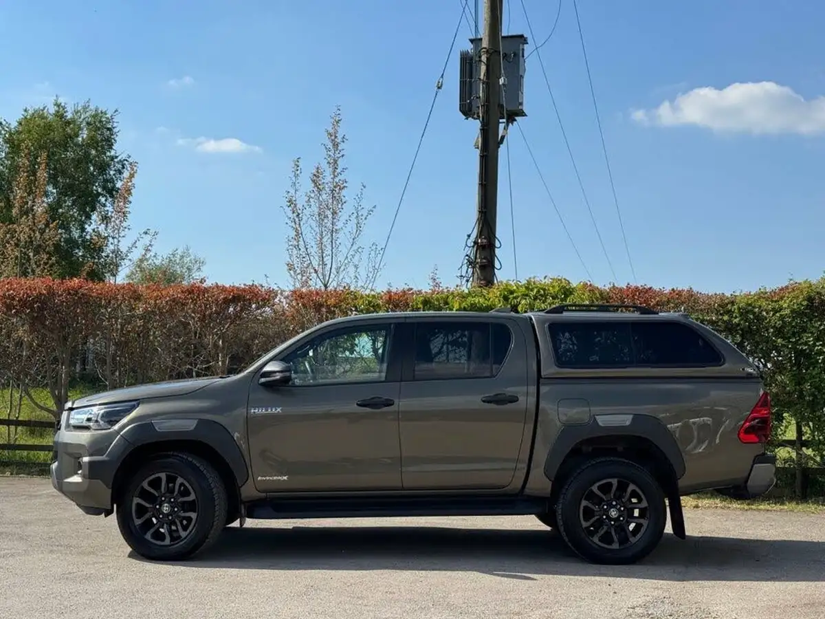 2023-toyota-hi-lux-28d-4d-invincible-x-2754cc-auto-big-1