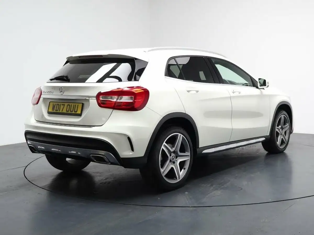 2017-mercedes-benz-gla-class-21d-gla-200d-amg-line-ss-big-11