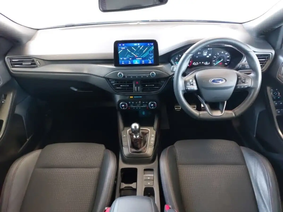 2020-ford-focus-10t-st-line-x-hatchback-big-2