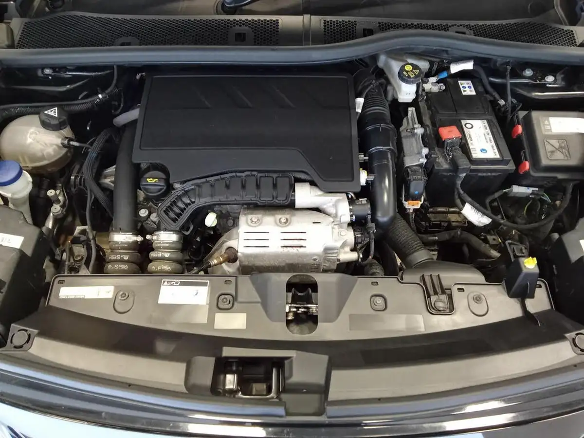 2022-peugeot-2008-suv-12-puretech-gt-big-46