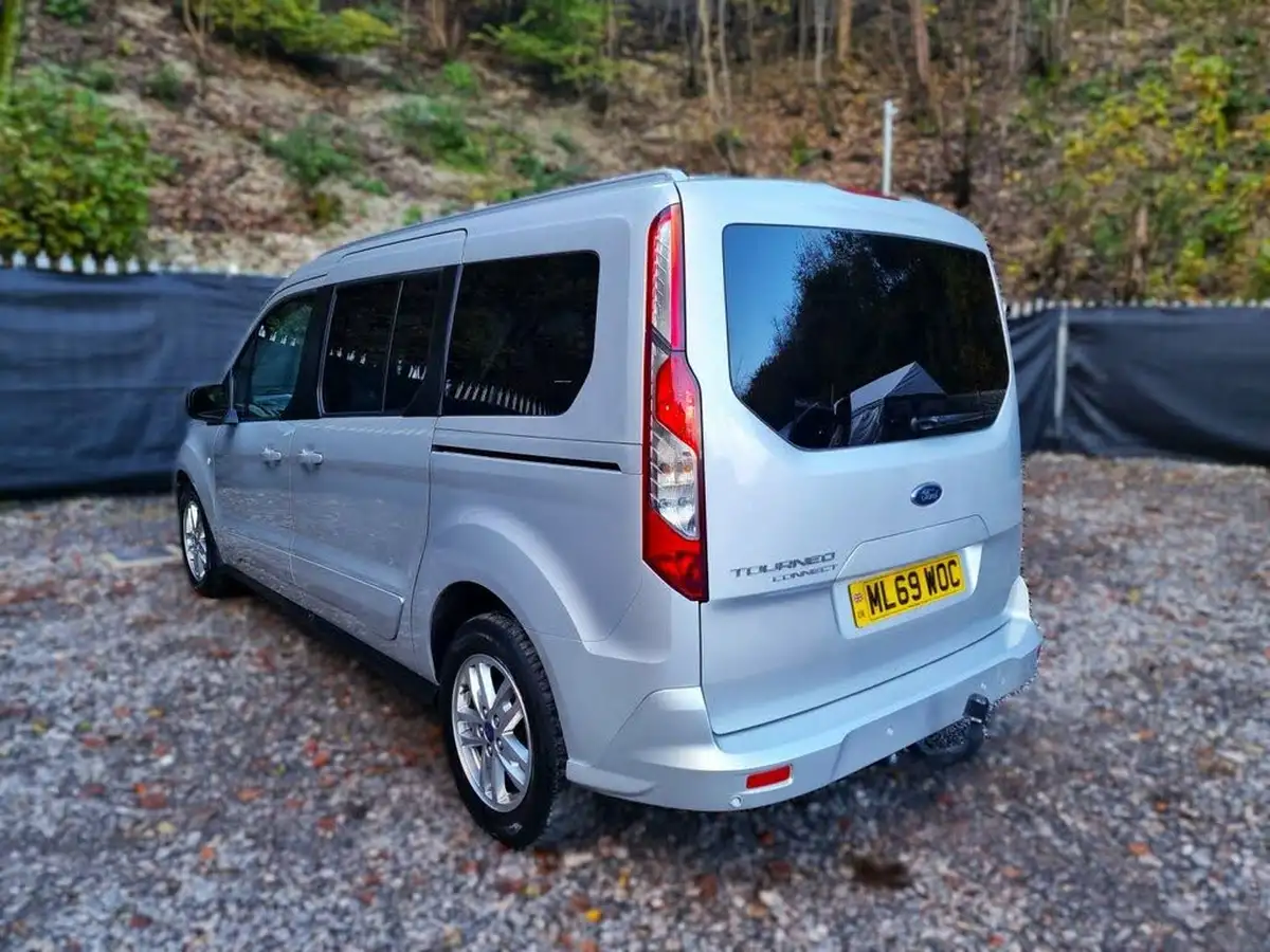 2019-ford-grand-tourneo-connect-15-titanium-big-11