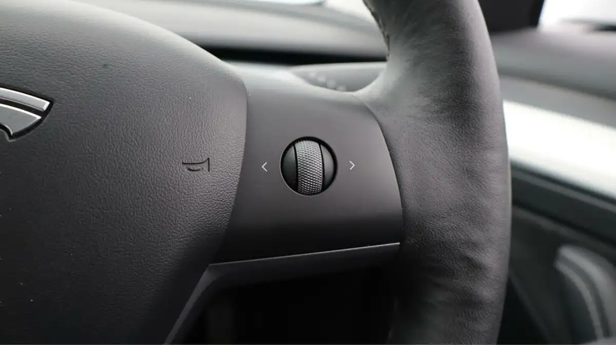 2022-tesla-model-3-e-long-range-big-25