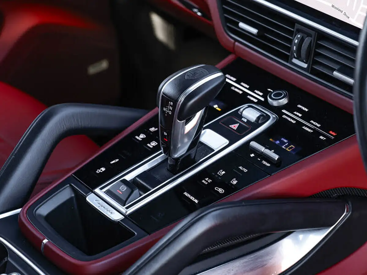 2019-porsche-cayenne-40-v8-turbo-s-e-hybrid-coupe-big-12