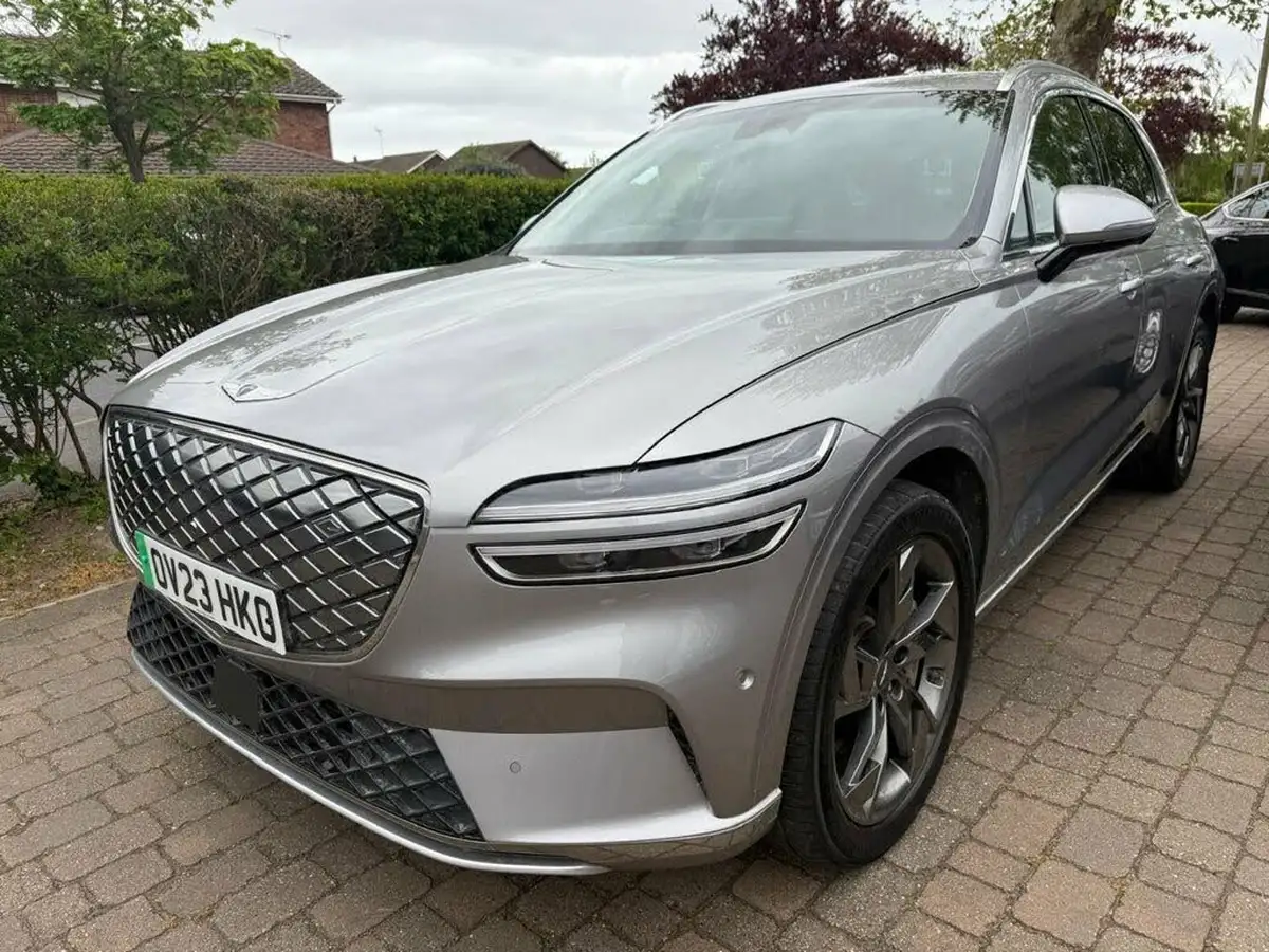 2023-genesis-gv70-e-sport-line-big-0