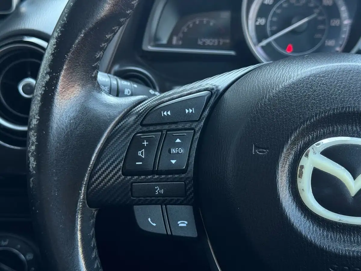 2015-mazda-mazda2-15-se-l-nav-big-20