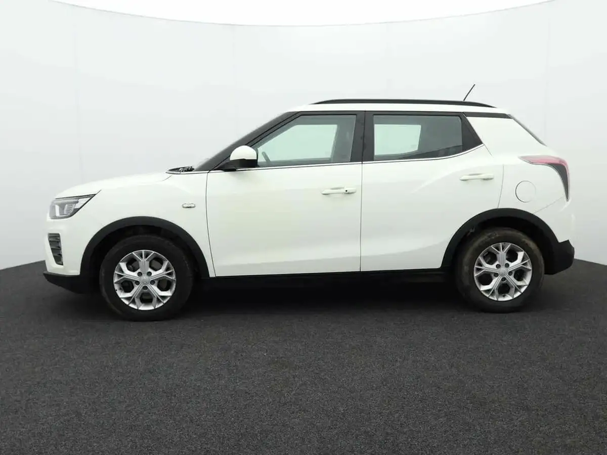 2022-kgm-ssangyong-tivoli-12-gdi-t-ventura-big-4