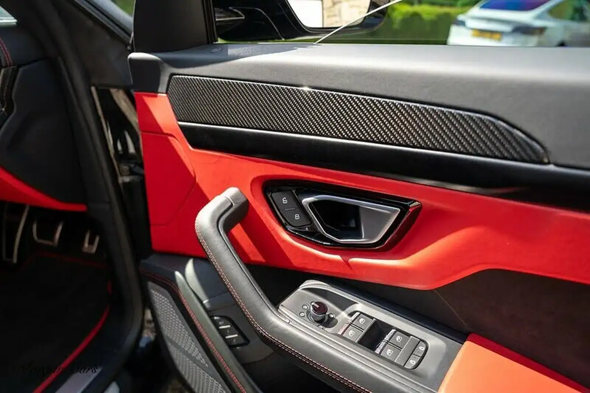 2022-lamborghini-urus-40-no-trim-big-43