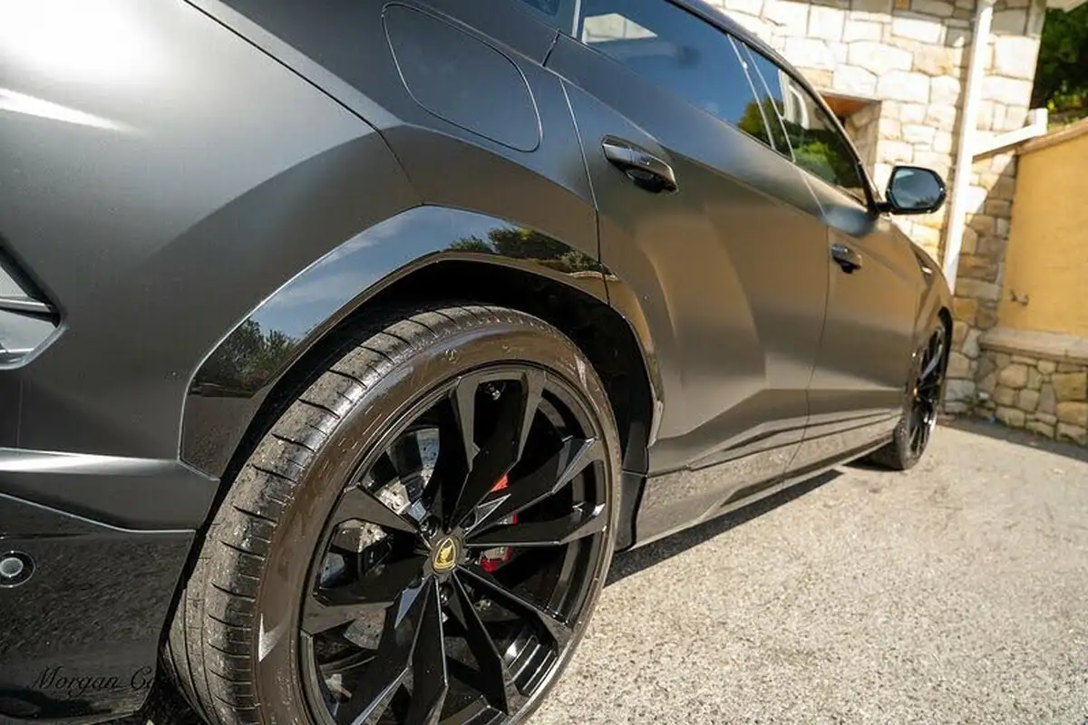 2022-lamborghini-urus-40-no-trim-big-19