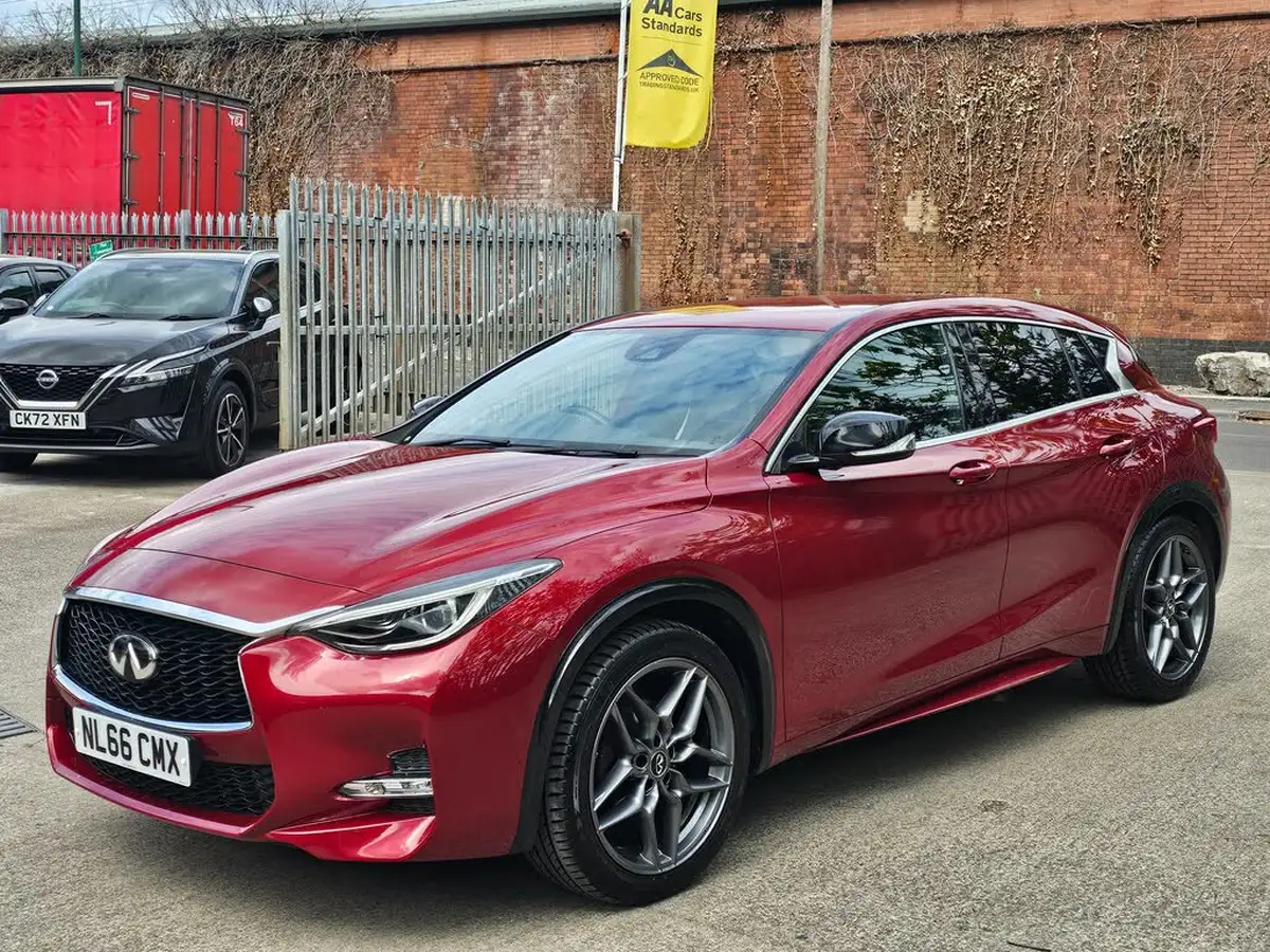 2016-infiniti-q30-15d-sport-big-7