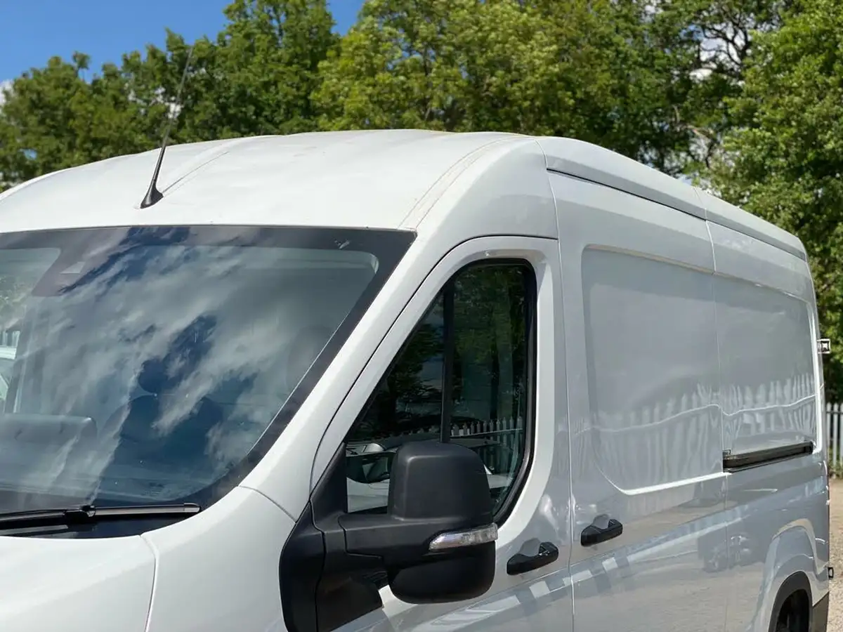2023-maxus-deliver-9-big-28