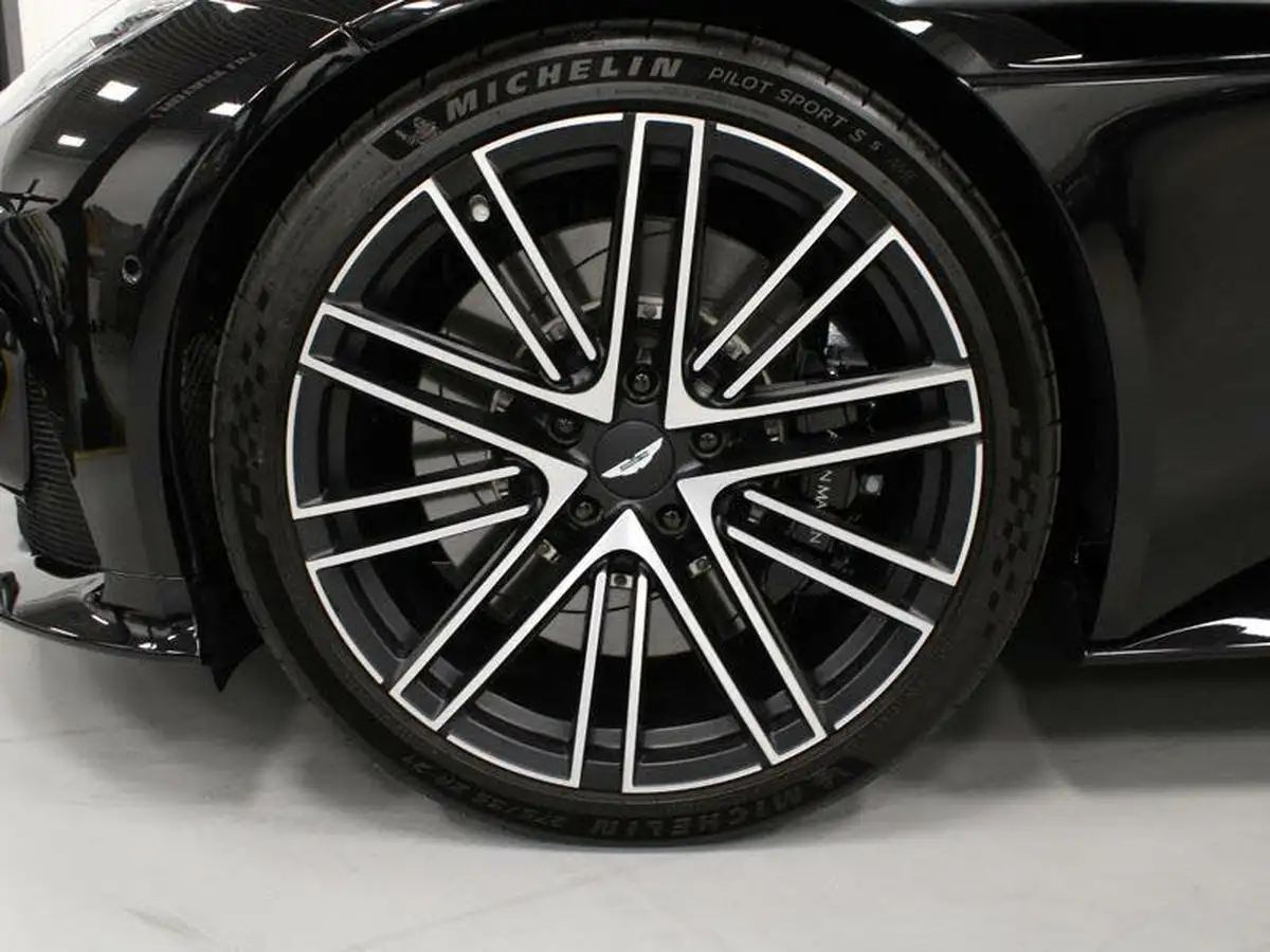 2024-aston-martin-db12-40-v8-auto-euro-6-ss-2dr-big-3