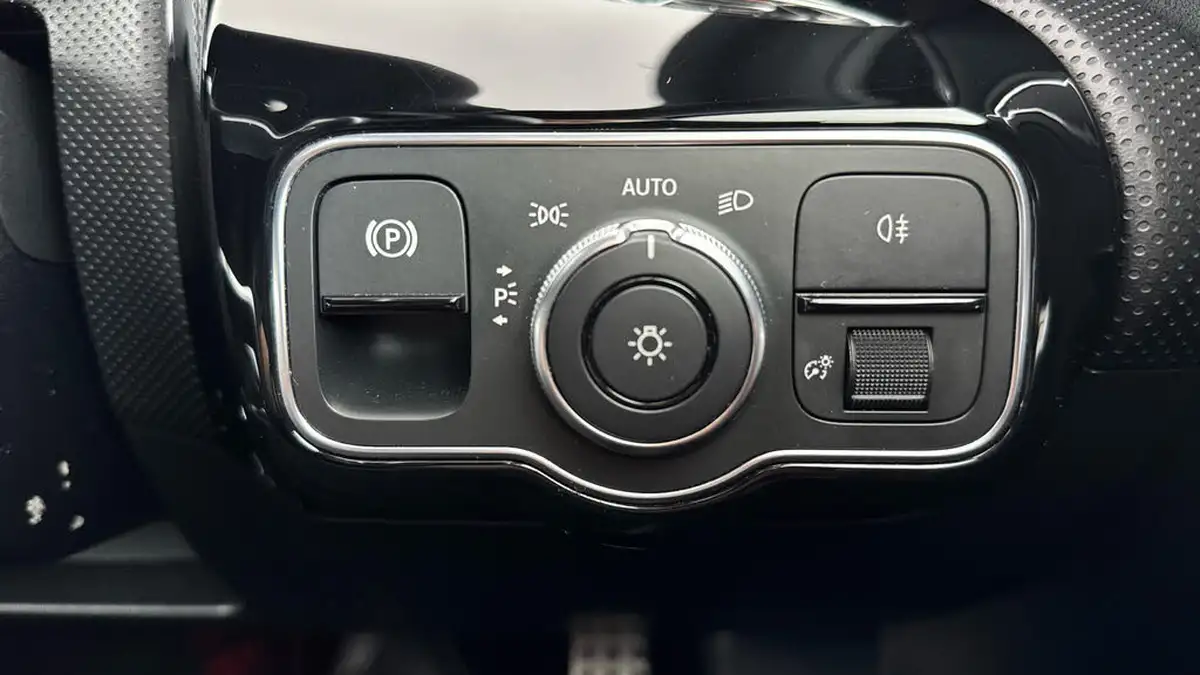2018-mercedes-benz-a-class-15d-a180d-amg-line-116ps-premiumss-hatchback-5d-7g-dct-big-22