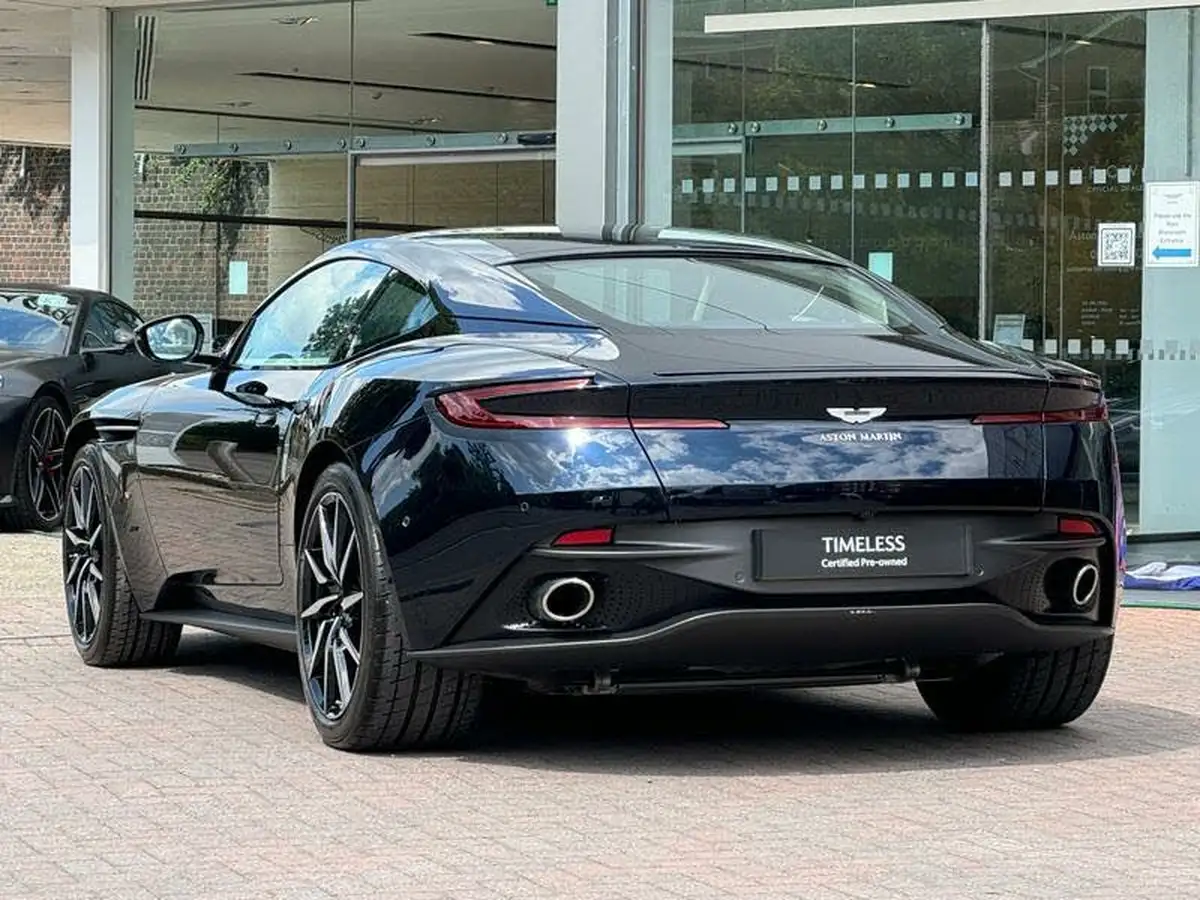 2017-aston-martin-db11-52-v12-big-30