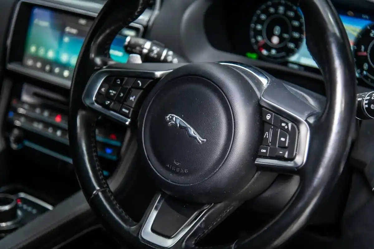 2020-jaguar-f-pace-20-i4d-chequered-flag-180ps-big-44