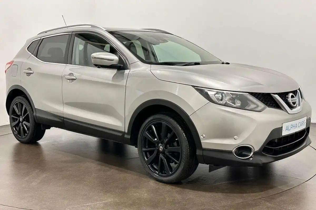 2015-nissan-qashqai-16dci-tekna-big-0