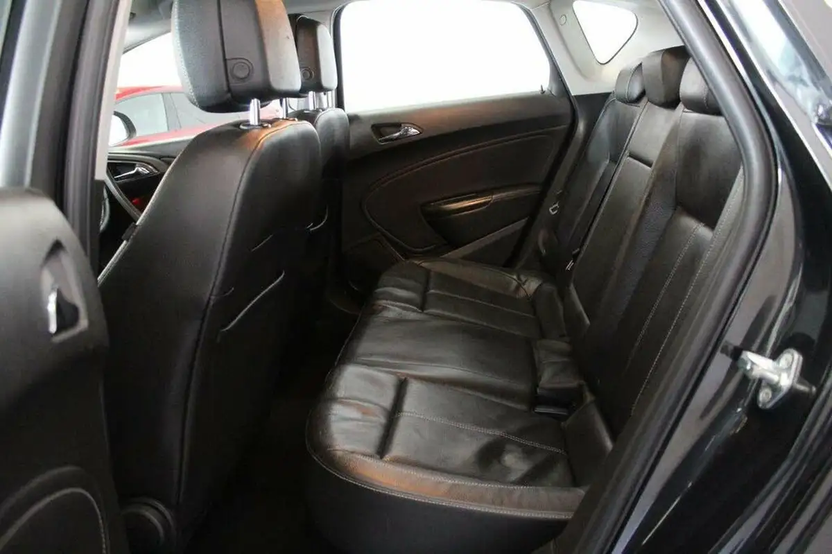 2012-vauxhall-astra-20td-elite-16v-165ps-ecoflex-ss-big-52