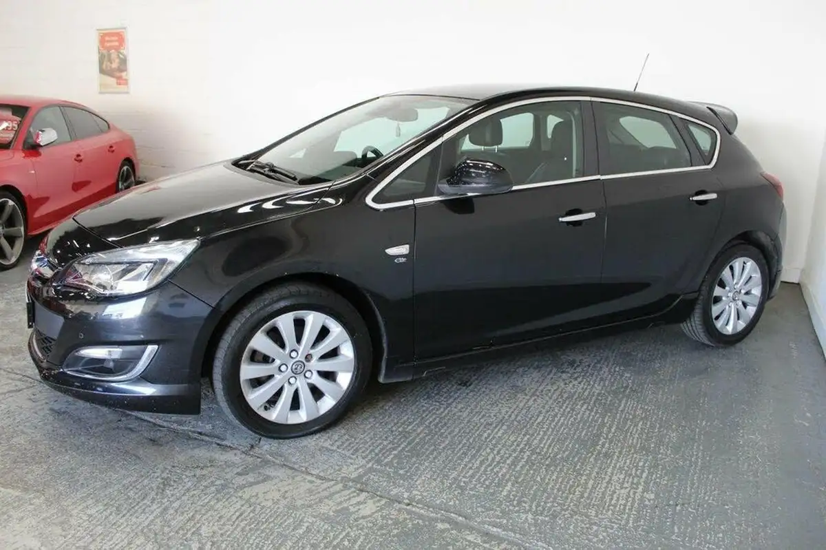 2012-vauxhall-astra-20td-elite-16v-165ps-ecoflex-ss-big-4