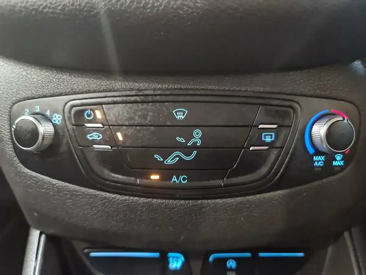 2021-ford-transit-courier-10t-limited-ecoboost-big-5