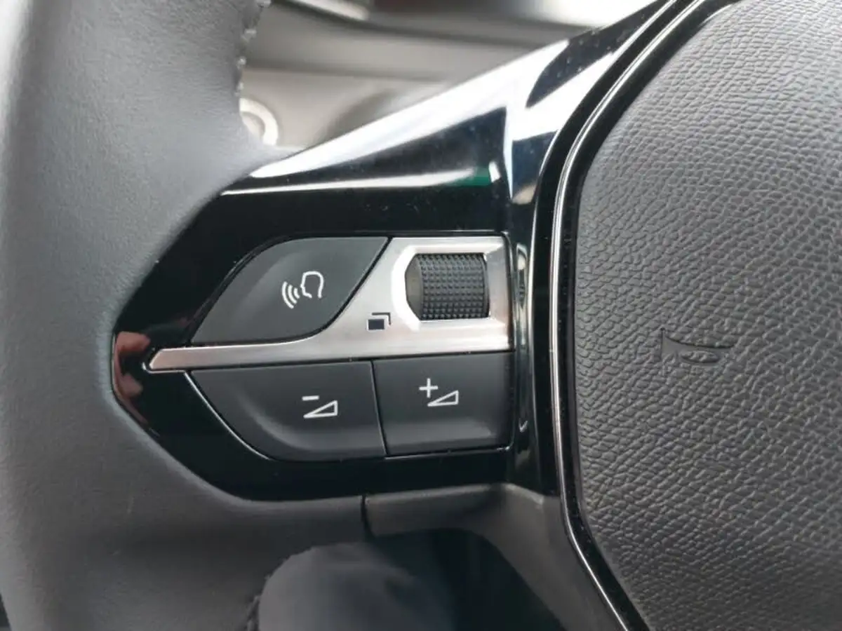 2024-peugeot-2008-suv-12-puretech-allure-130ps-big-14