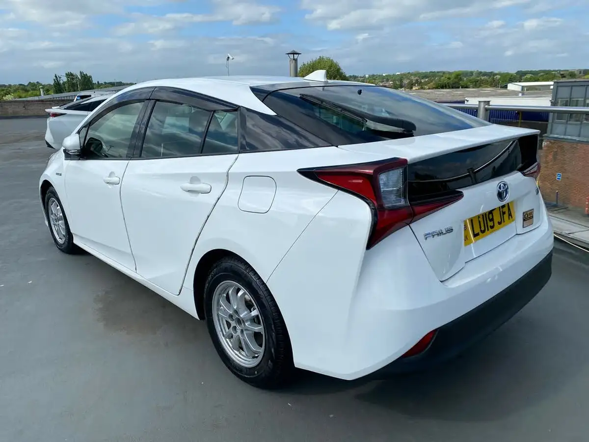 2019-toyota-prius-big-8