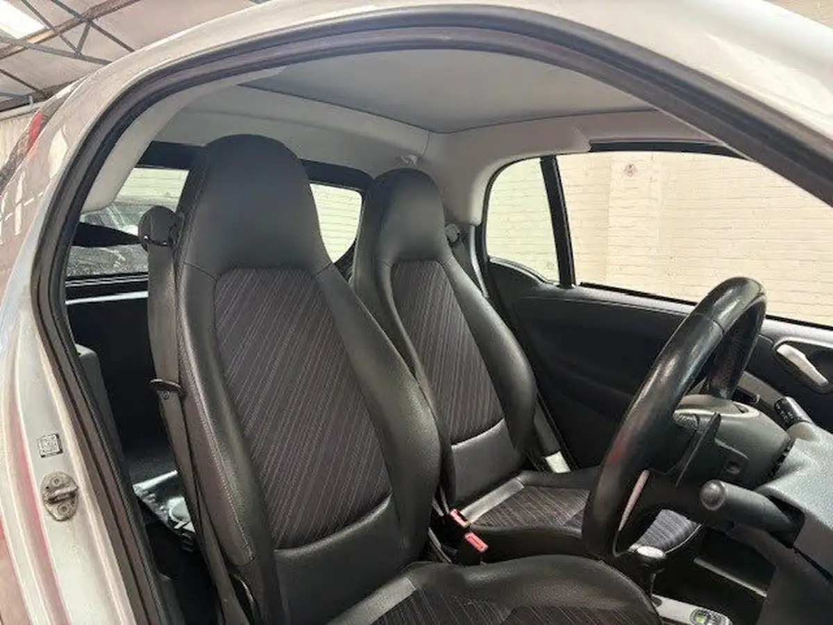 2013-smart-fortwo-10-pulse-71bhp-coupe-softouch-big-8