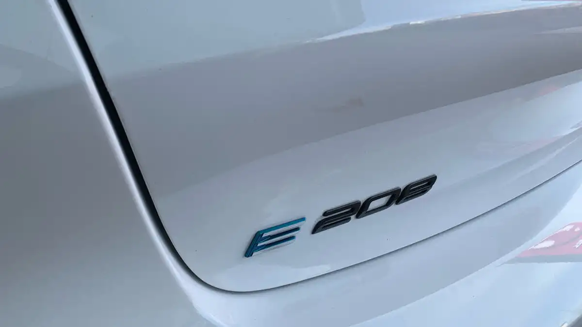 2024-peugeot-208-e-e-style-big-43