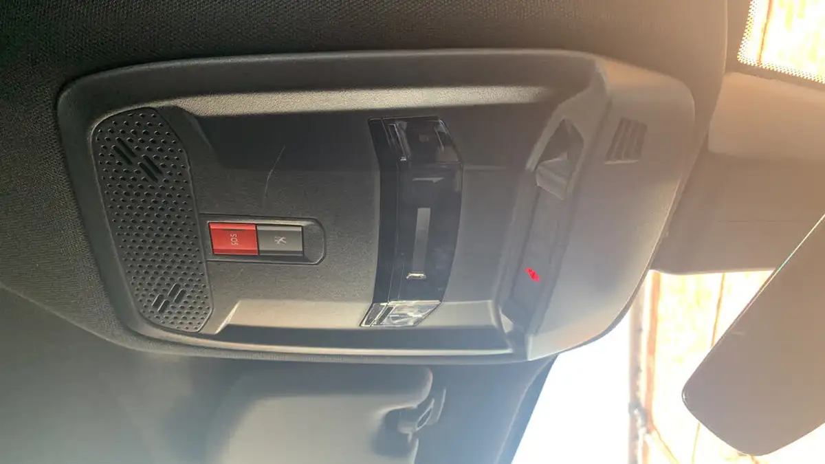2021-peugeot-2008-suv-12-puretech-gt-eat8-big-38