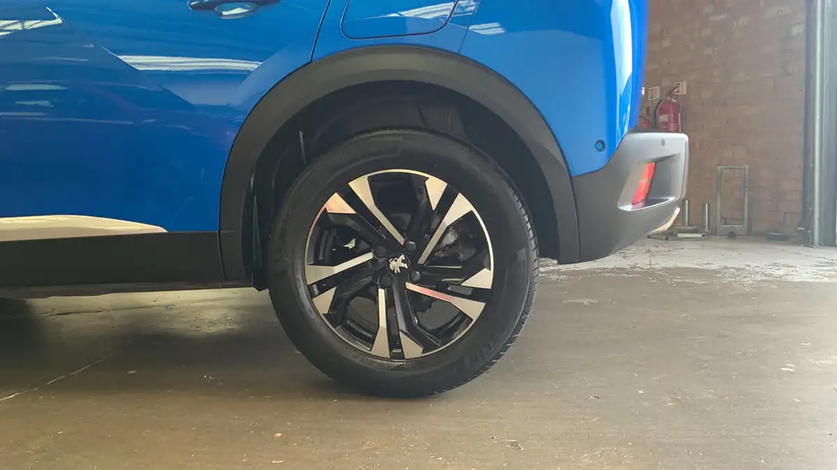 2021-peugeot-2008-suv-12-puretech-gt-eat8-big-14
